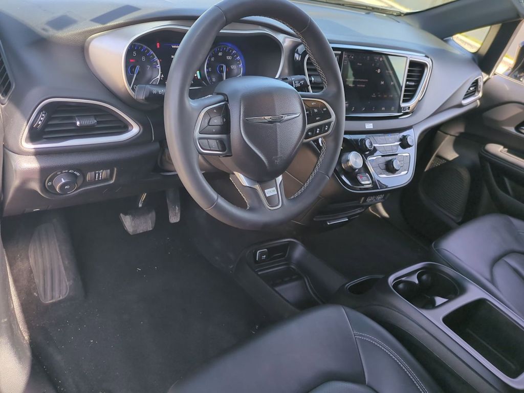 Thumbnail: 2025 Chrysler Pacifica - 2