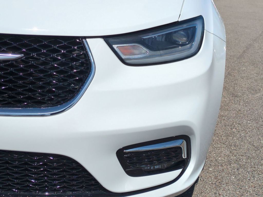 Thumbnail: 2025 Chrysler Pacifica - 22
