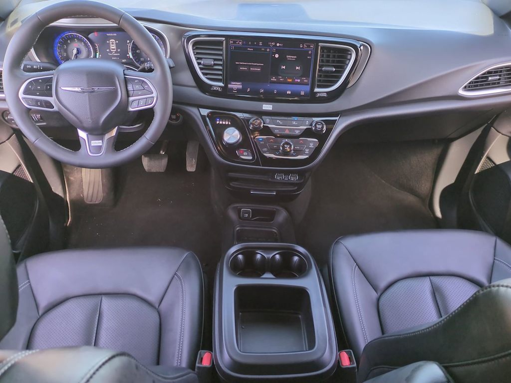 Thumbnail: 2025 Chrysler Pacifica - 9