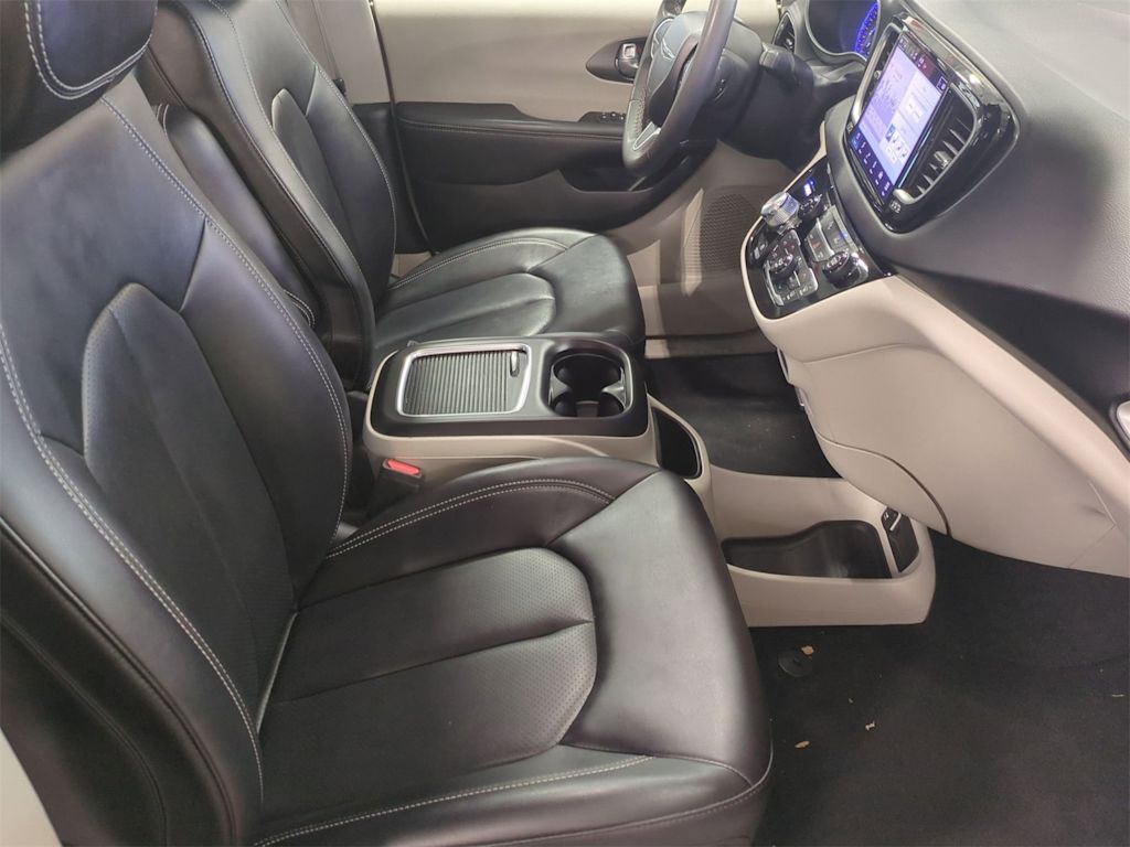 Thumbnail: 2024 Chrysler Pacifica - 28