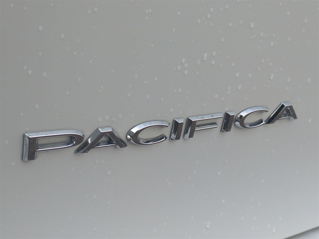 Thumbnail: 2024 Chrysler Pacifica - 24