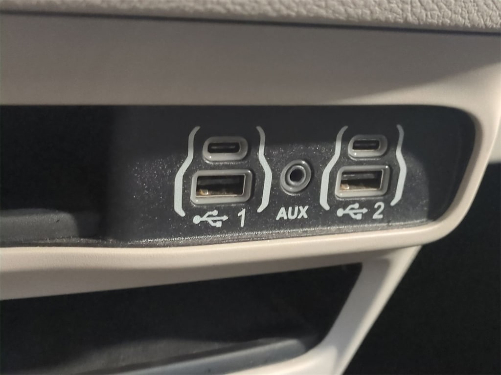 Thumbnail: 2024 Chrysler Pacifica - 33