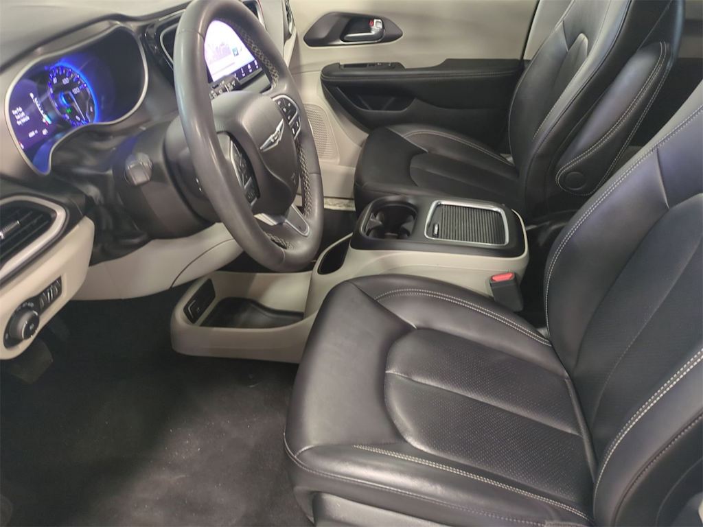 Thumbnail: 2024 Chrysler Pacifica - 10