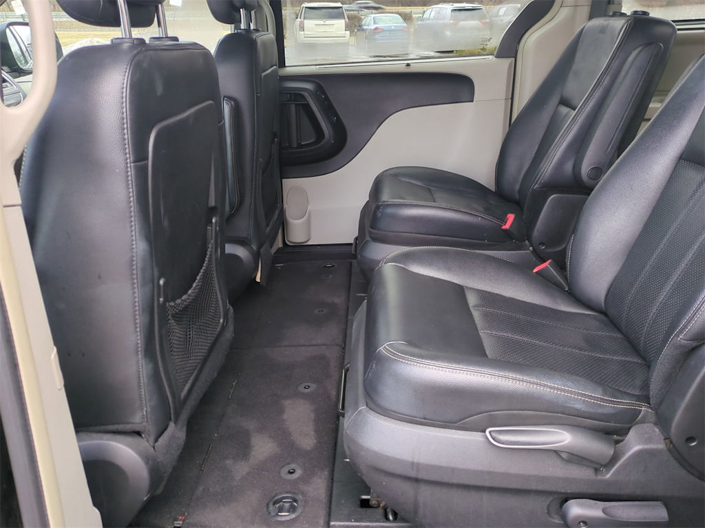 2015 Chrysler Town & Country Touring 26