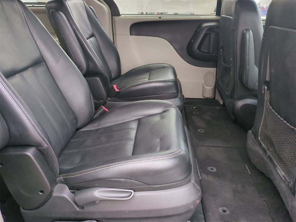 2015 Chrysler Town & Country Touring 27