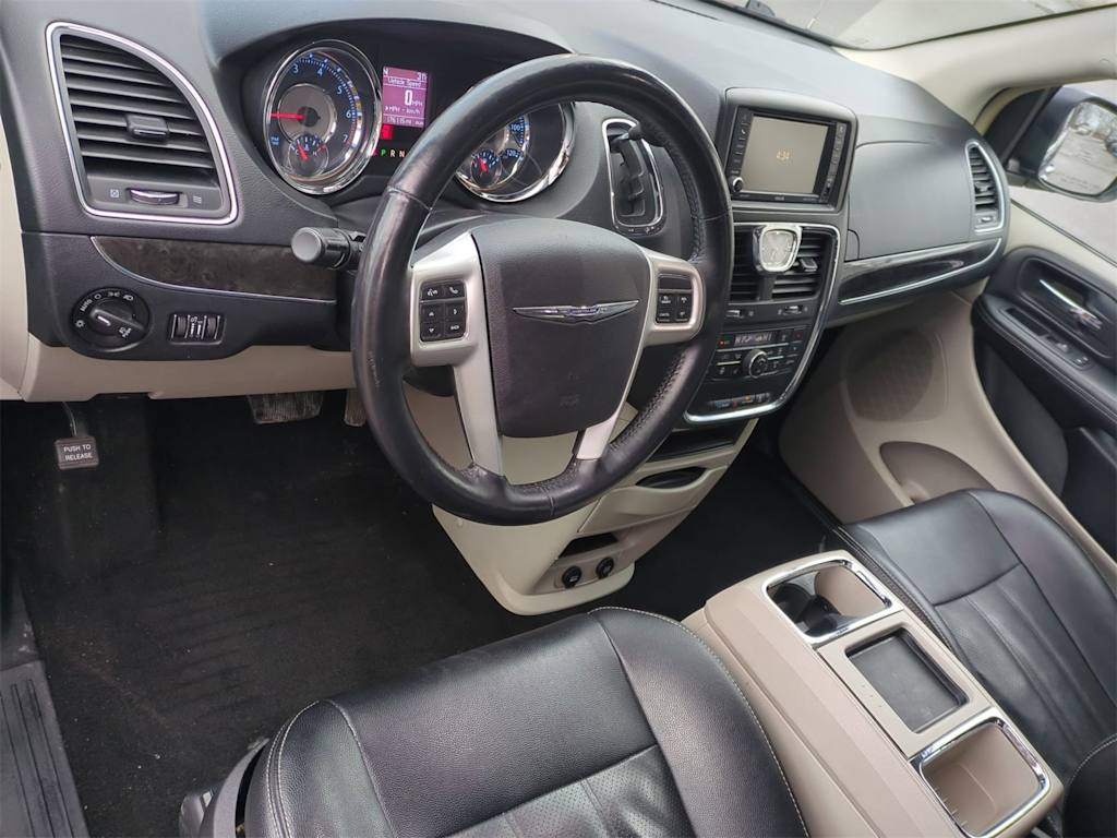 2015 Chrysler Town & Country Touring 2