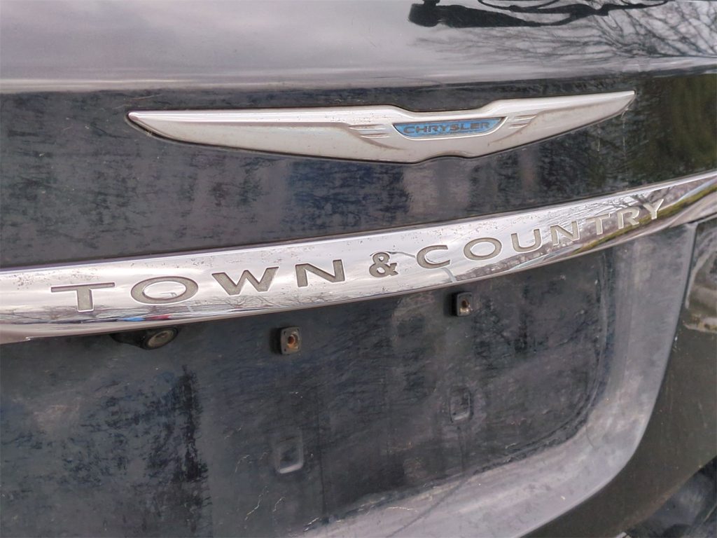 2015 Chrysler Town & Country Touring 23