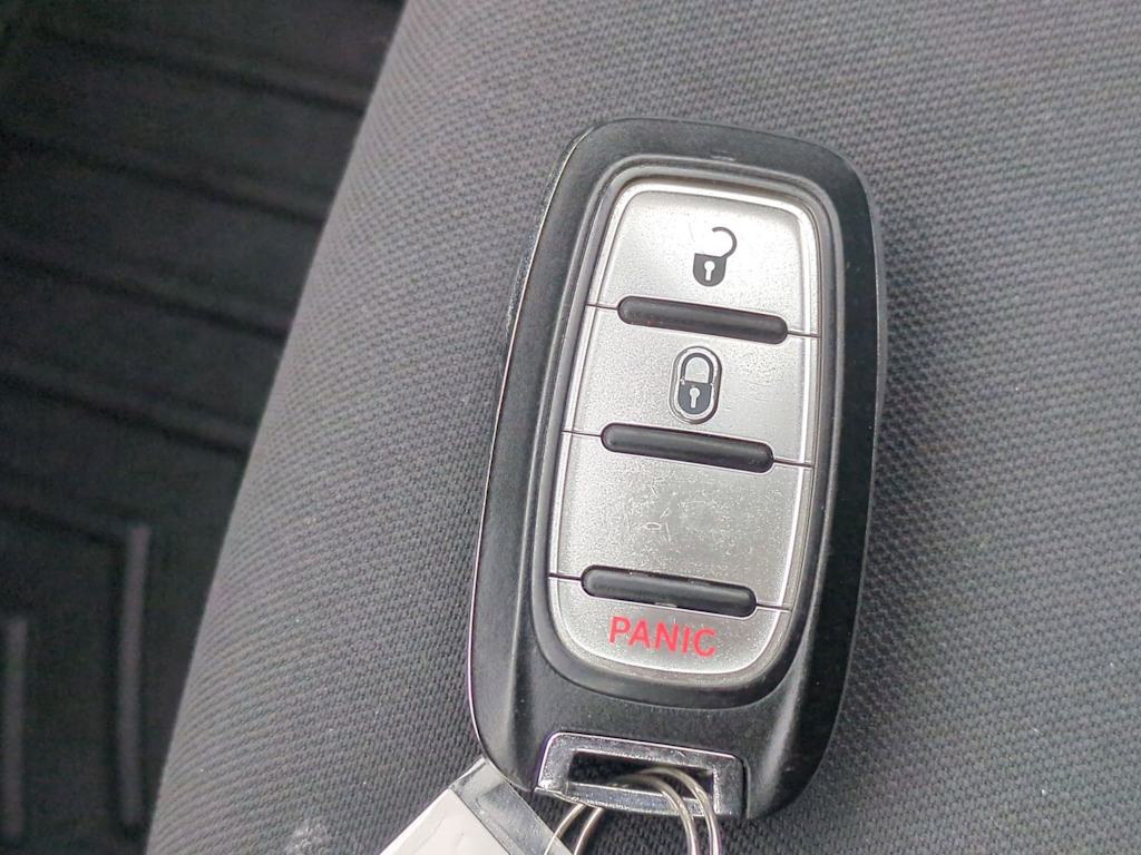 Thumbnail: 2017 Chrysler Pacifica - 18