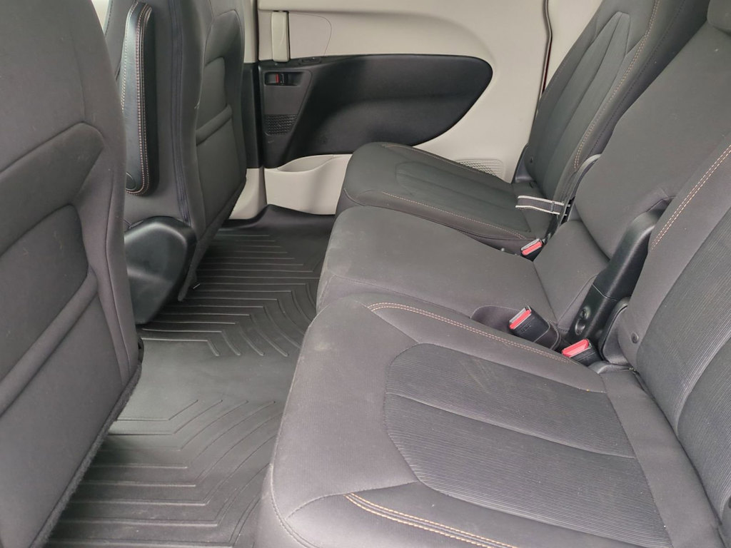 Thumbnail: 2017 Chrysler Pacifica - 12