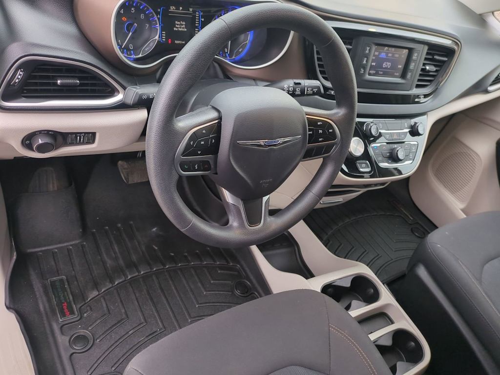 Thumbnail: 2017 Chrysler Pacifica - 2