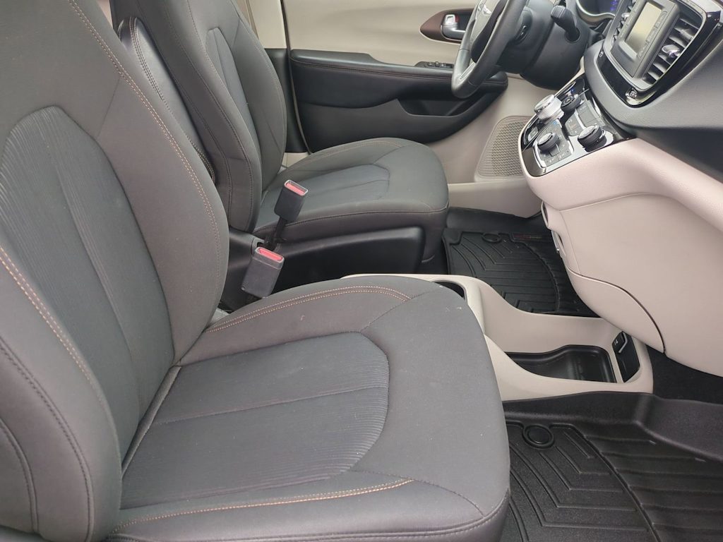 Thumbnail: 2017 Chrysler Pacifica - 11