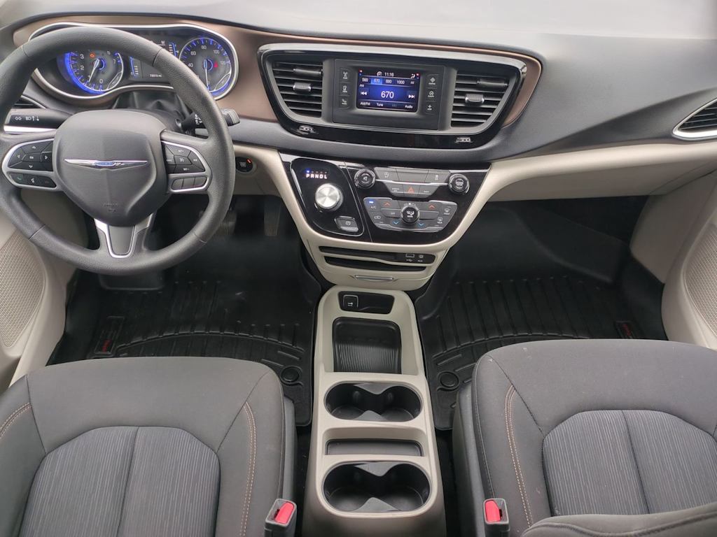 Thumbnail: 2017 Chrysler Pacifica - 9