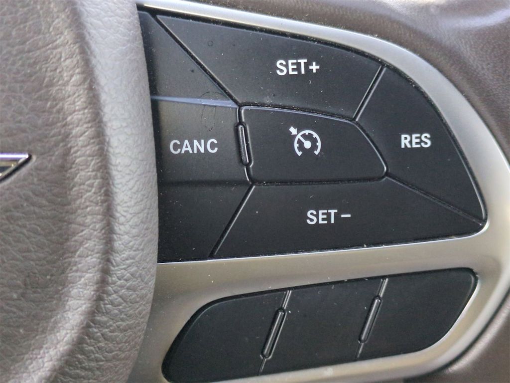 Thumbnail: 2018 Chrysler Pacifica - 29