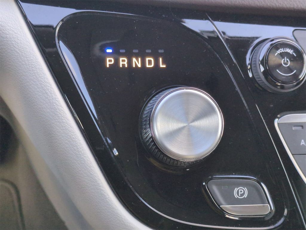 Thumbnail: 2018 Chrysler Pacifica - 15