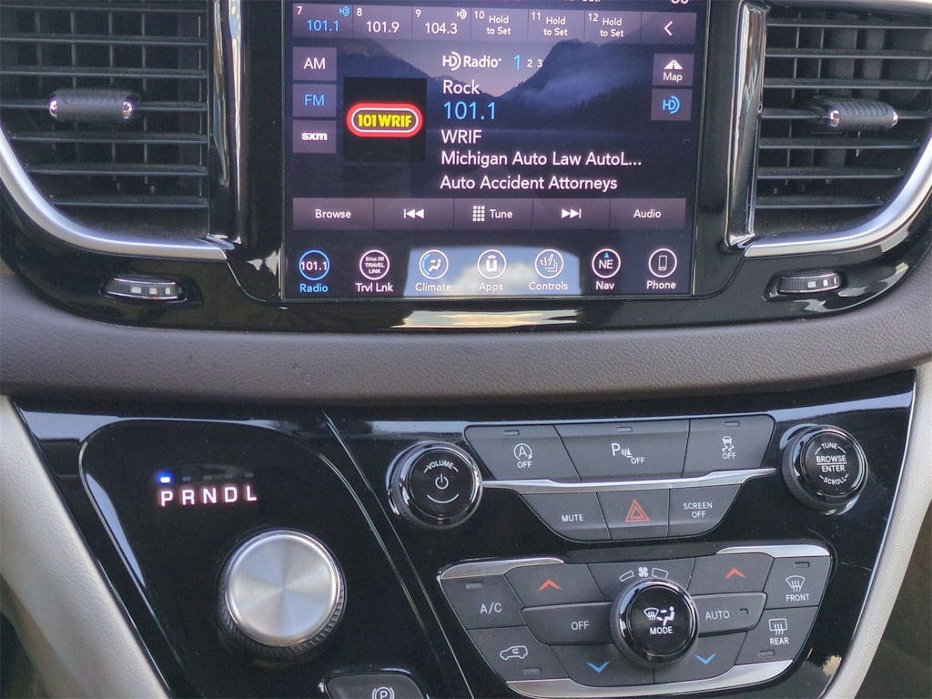 Thumbnail: 2018 Chrysler Pacifica - 14