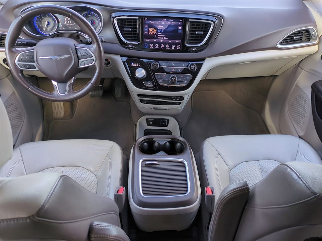 Thumbnail: 2018 Chrysler Pacifica - 9