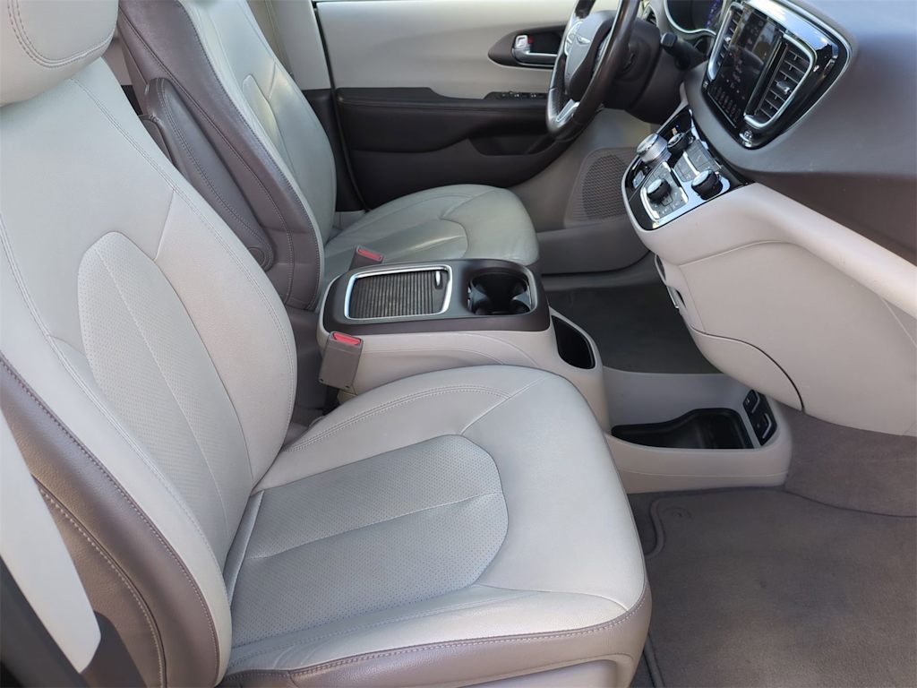 Thumbnail: 2018 Chrysler Pacifica - 27