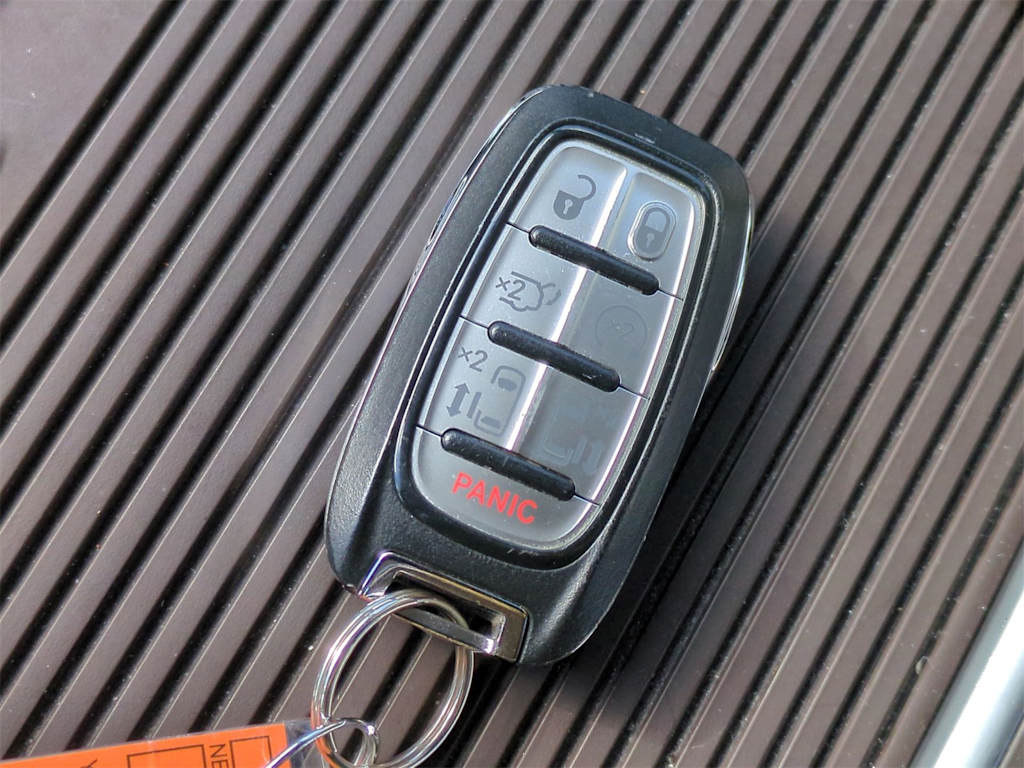 Thumbnail: 2018 Chrysler Pacifica - 17