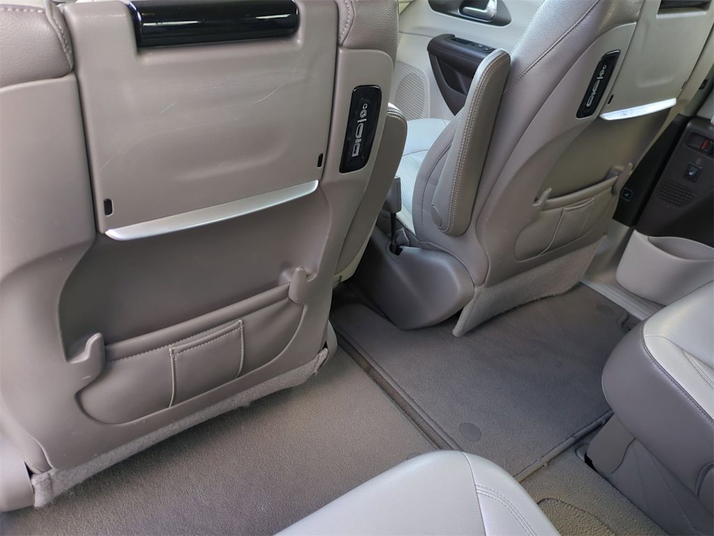 Thumbnail: 2018 Chrysler Pacifica - 12