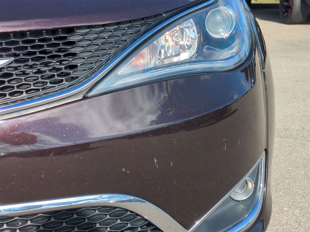 Thumbnail: 2018 Chrysler Pacifica - 23