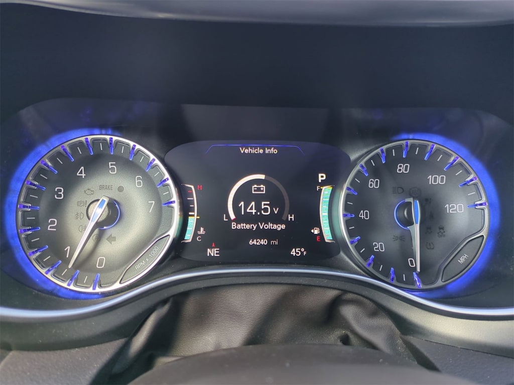 Thumbnail: 2018 Chrysler Pacifica - 34