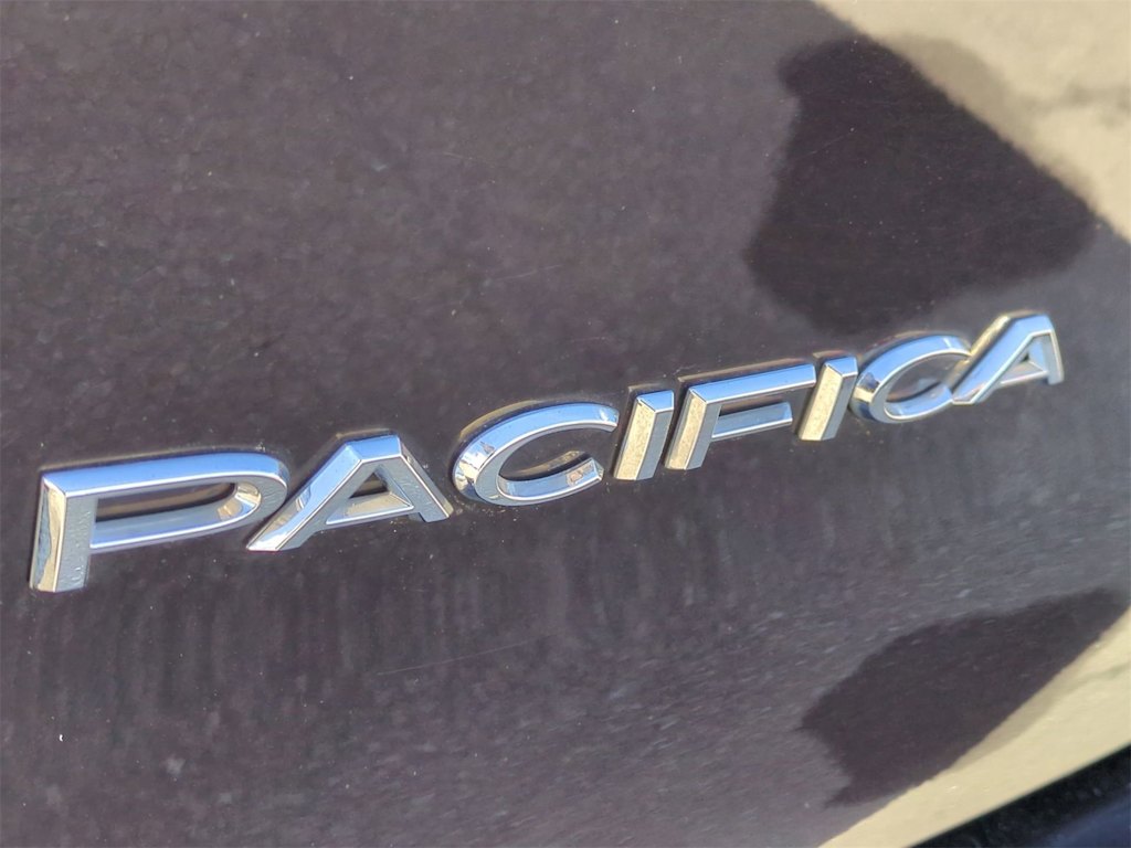Thumbnail: 2018 Chrysler Pacifica - 24