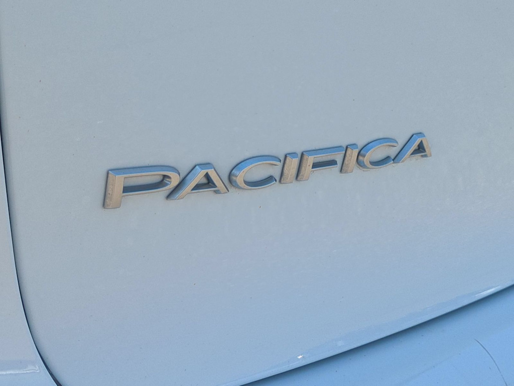 Thumbnail: 2023 Chrysler Pacifica - 23