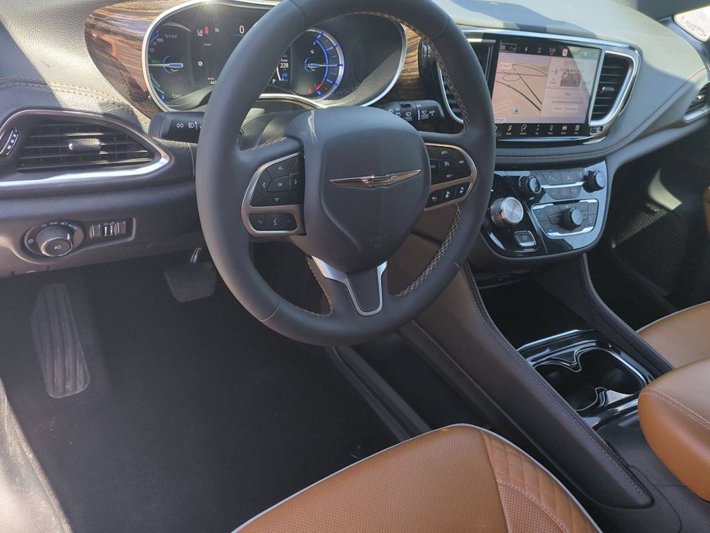 Thumbnail: 2023 Chrysler Pacifica - 2