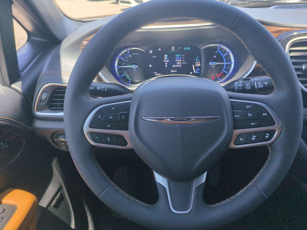 Thumbnail: 2023 Chrysler Pacifica - 12