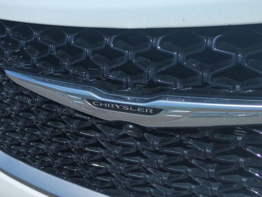 Thumbnail: 2023 Chrysler Pacifica - 7