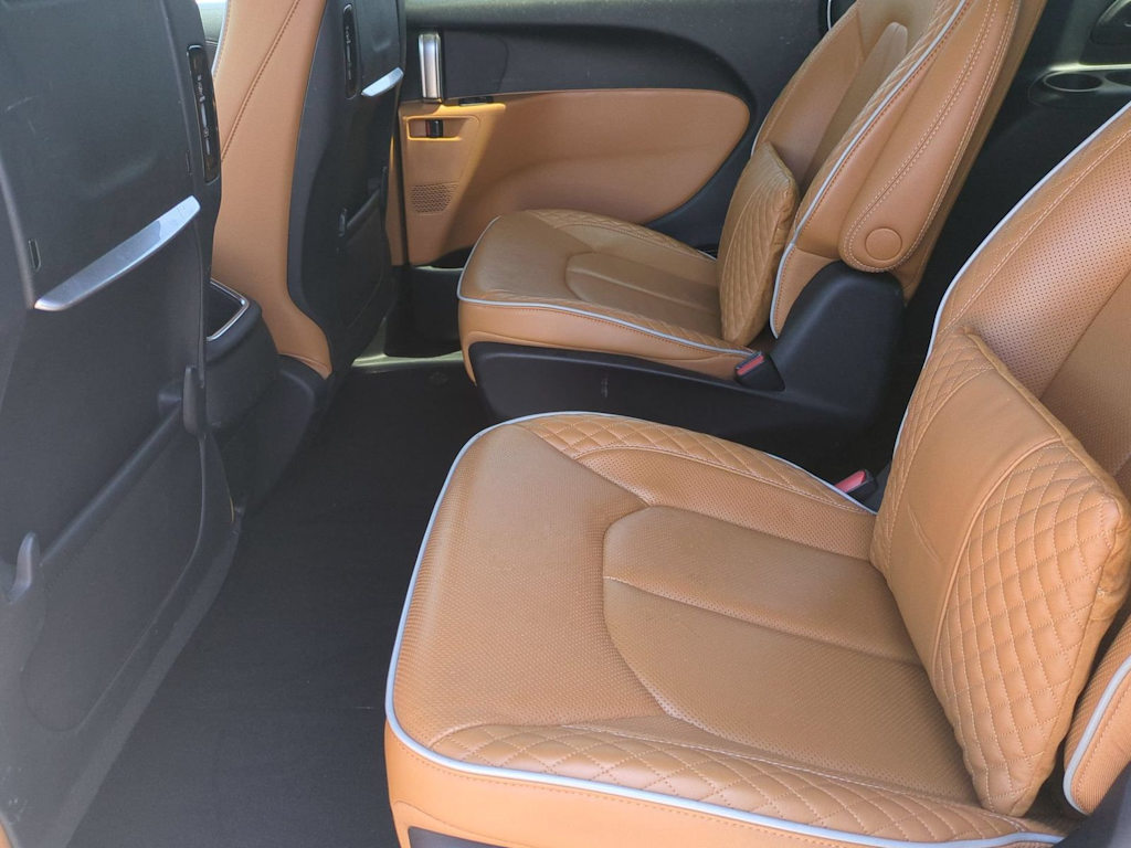 Thumbnail: 2023 Chrysler Pacifica - 11