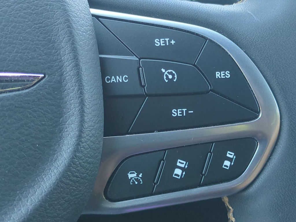 Thumbnail: 2023 Chrysler Pacifica - 31