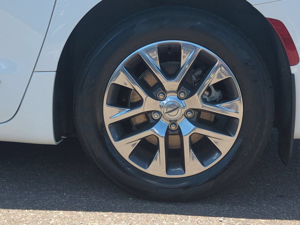 Thumbnail: 2023 Chrysler Pacifica - 8