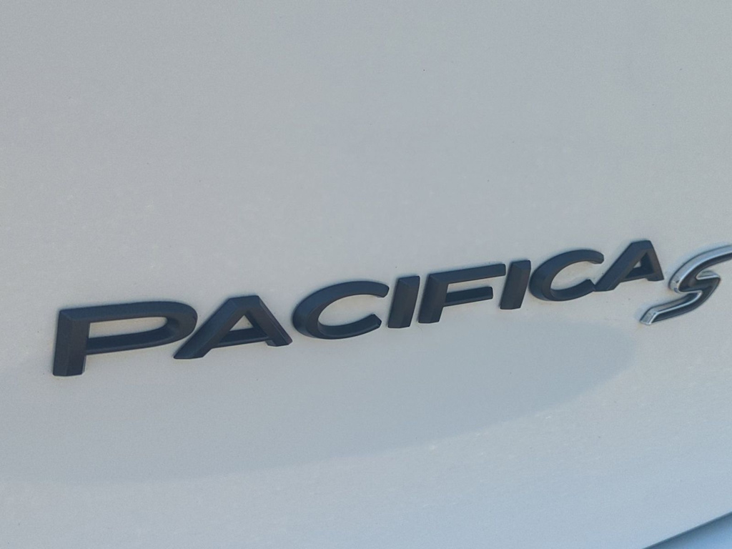 Thumbnail: 2024 Chrysler Pacifica - 23