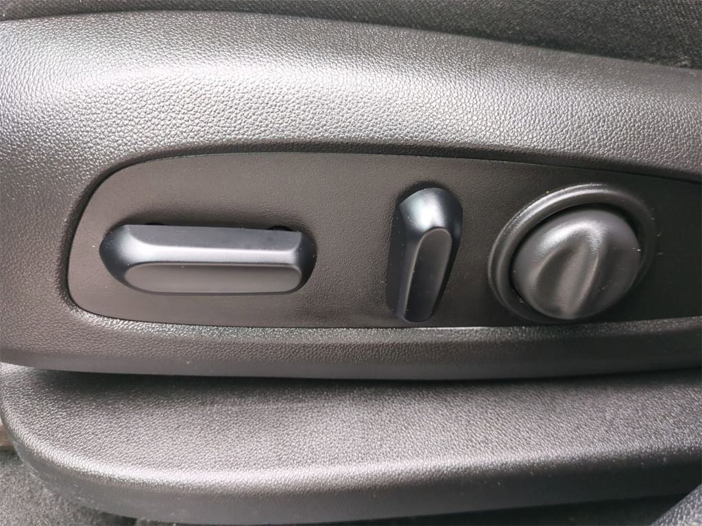 2018 Chevrolet Equinox LT 26