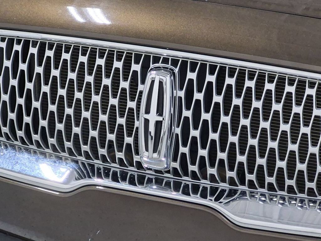 Thumbnail: 2019 Lincoln Nautilus - 17