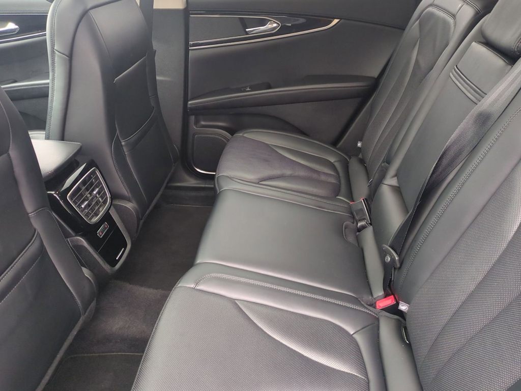 Thumbnail: 2023 Lincoln Nautilus - 11