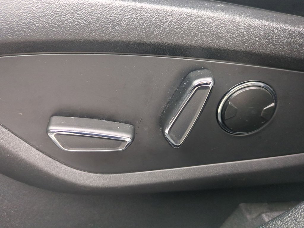 Thumbnail: 2023 Lincoln Nautilus - 25