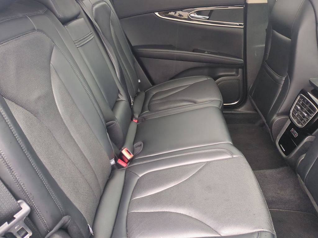 Thumbnail: 2023 Lincoln Nautilus - 28