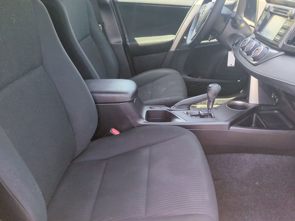 Thumbnail: 2015 Toyota RAV4 - 11