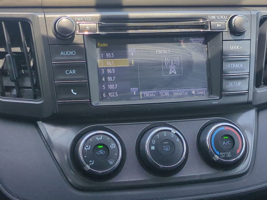 Thumbnail: 2015 Toyota RAV4 - 14