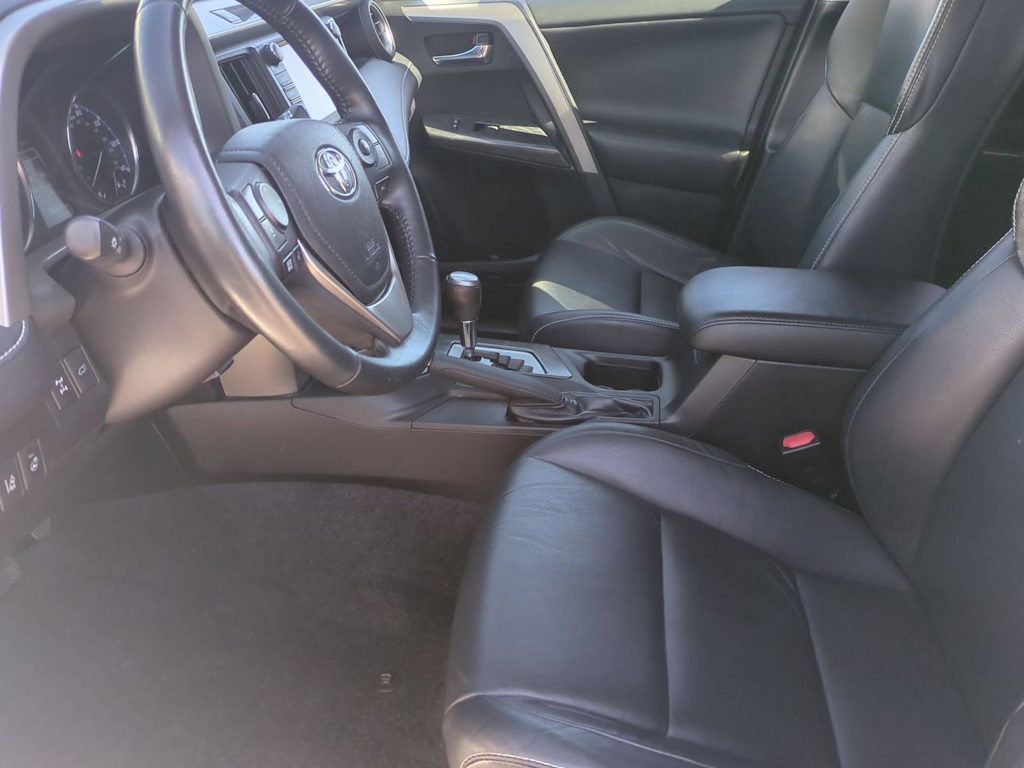 Thumbnail: 2017 Toyota RAV4 - 10