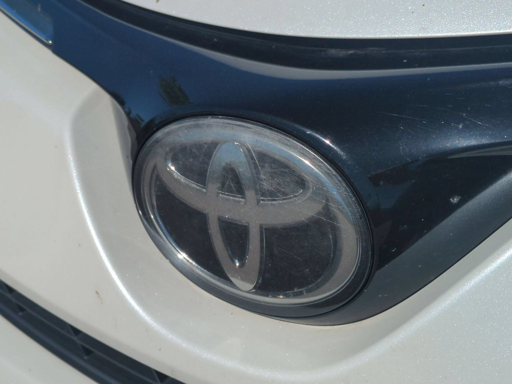 Thumbnail: 2017 Toyota RAV4 - 7