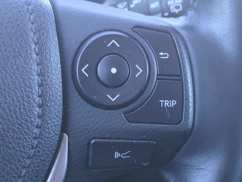 Thumbnail: 2017 Toyota RAV4 - 32