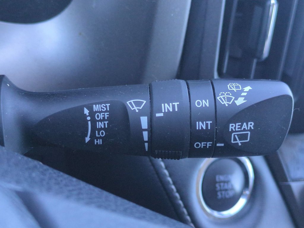 Thumbnail: 2017 Toyota RAV4 - 33