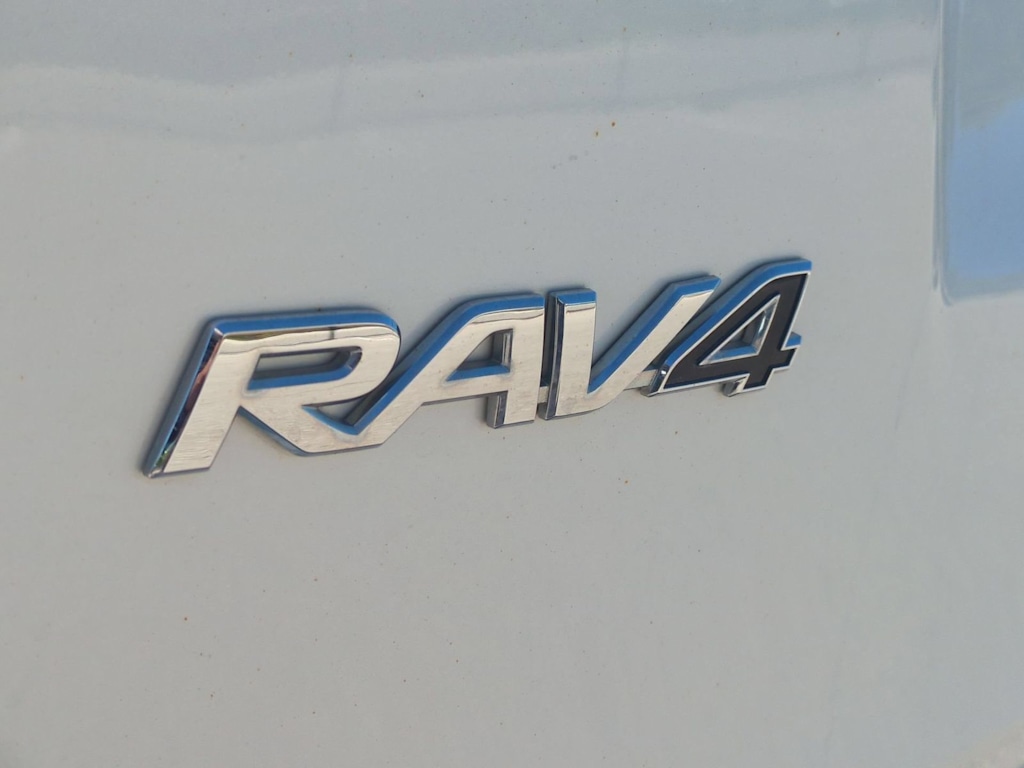 Thumbnail: 2017 Toyota RAV4 - 25