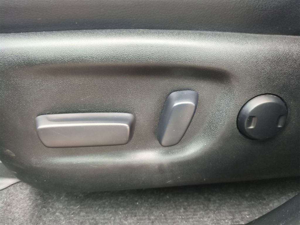 Thumbnail: 2018 Toyota RAV4 - 26