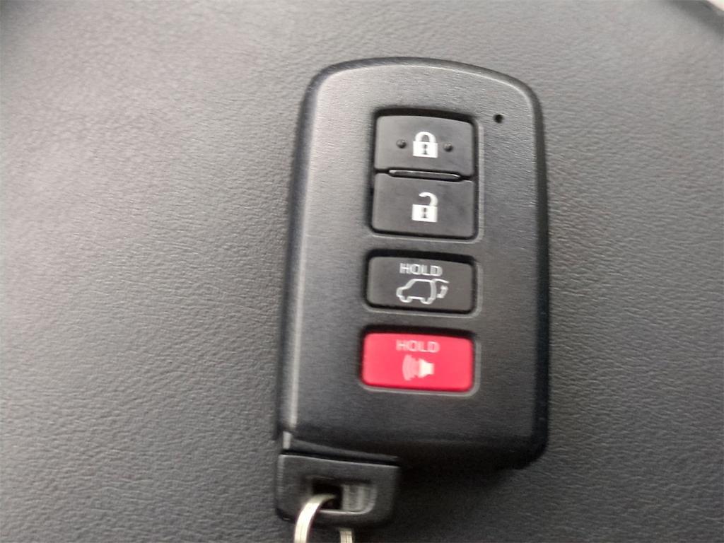 Thumbnail: 2018 Toyota RAV4 - 18