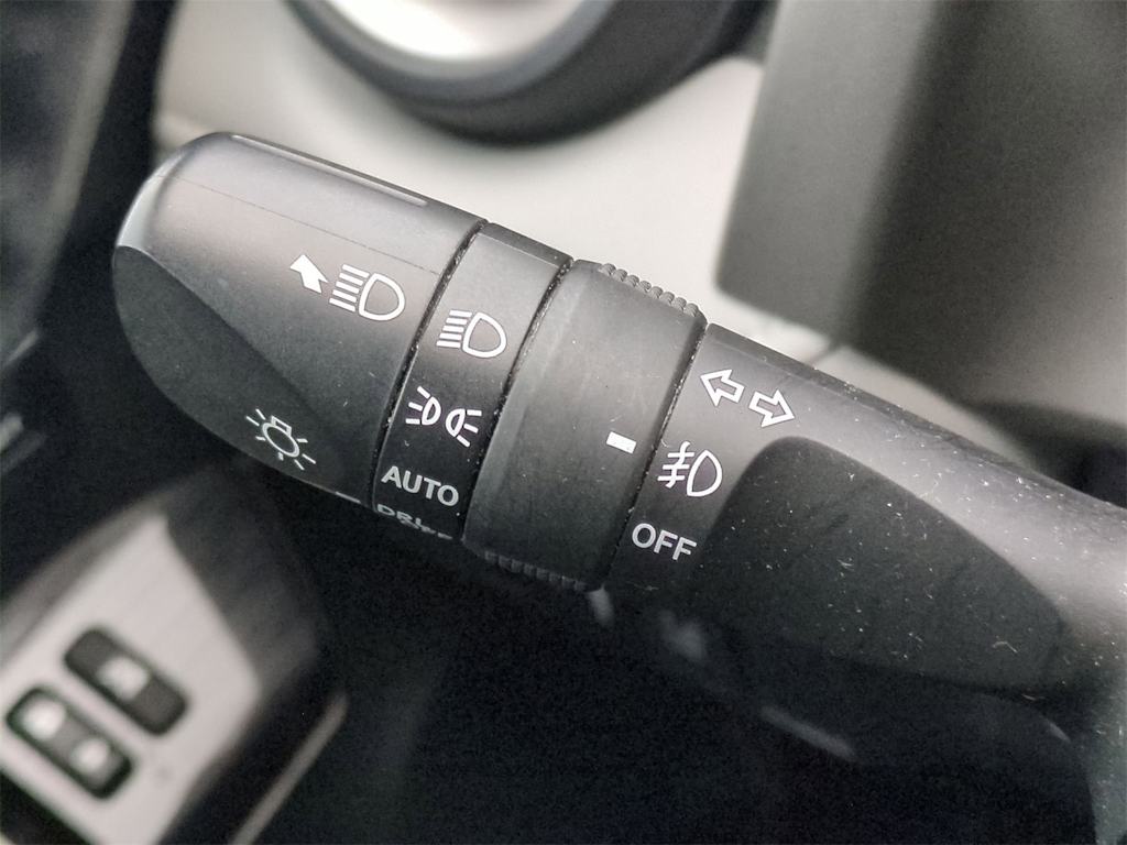 Thumbnail: 2018 Toyota RAV4 - 33