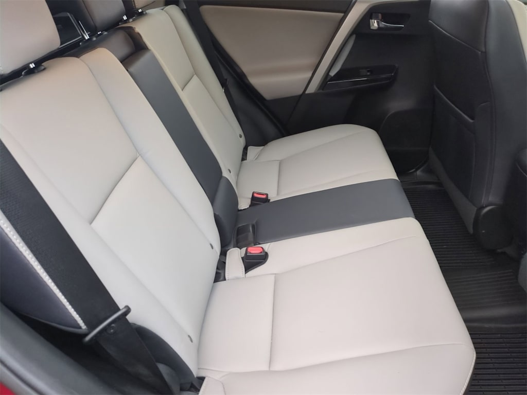 Thumbnail: 2018 Toyota RAV4 - 29